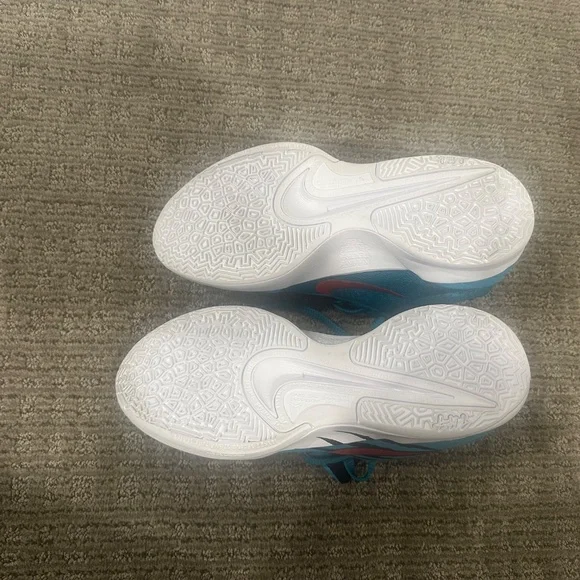 Men’s size 8 Nike shoes - Picture 6 of 6